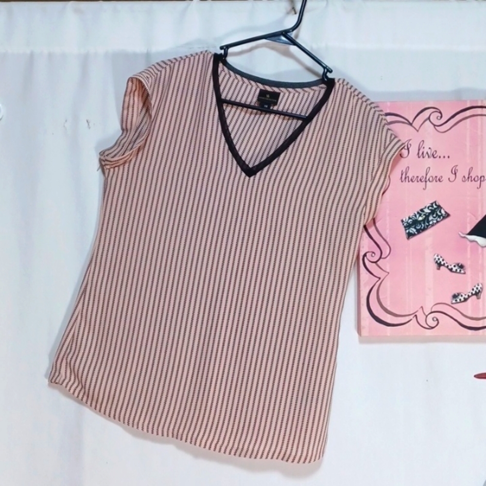 WORTHINGTON LADIES TOP SIZE XS IN A BEAUTIFUL PINK AND BLACK